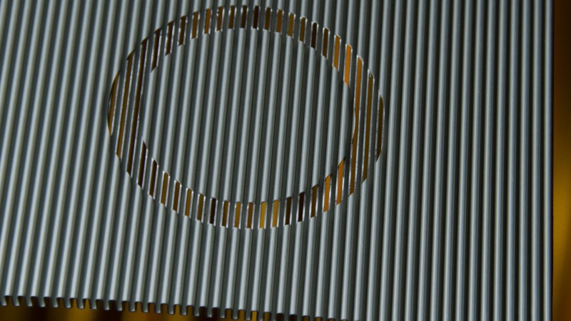 Aluminium Stegplatte eloxiert und gefräst zum Einsatz als Wandelement oder Deckenelement